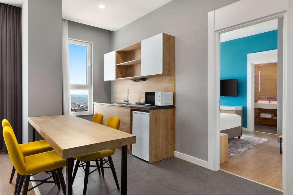 Days Inn & Suites By Wyndham Esenyurt Estambul Habitación foto