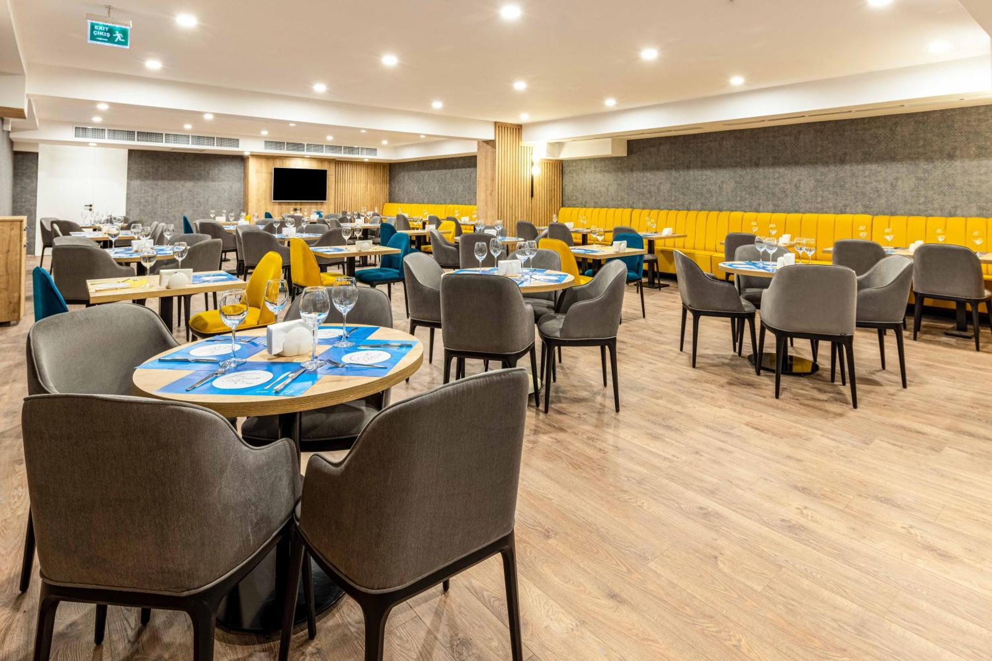 Days Inn & Suites By Wyndham Esenyurt Estambul Exterior foto